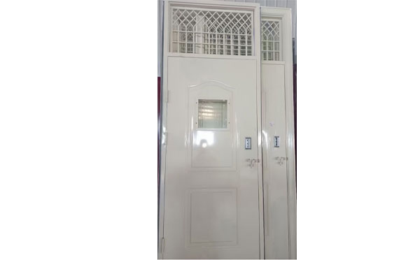 海北学校教室门