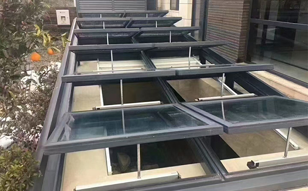 某轨道交通车辆维修车间海北排烟窗应用