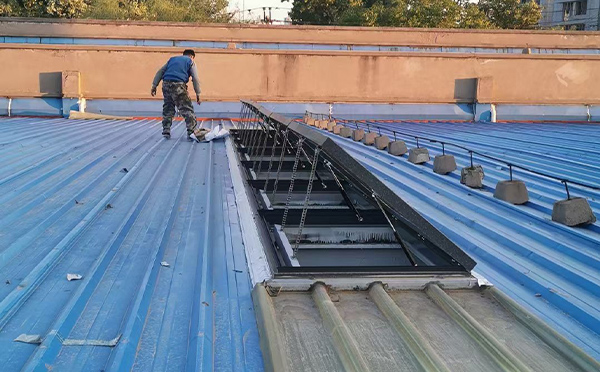 某区域性物流仓储中心海北排烟窗系统安装项目