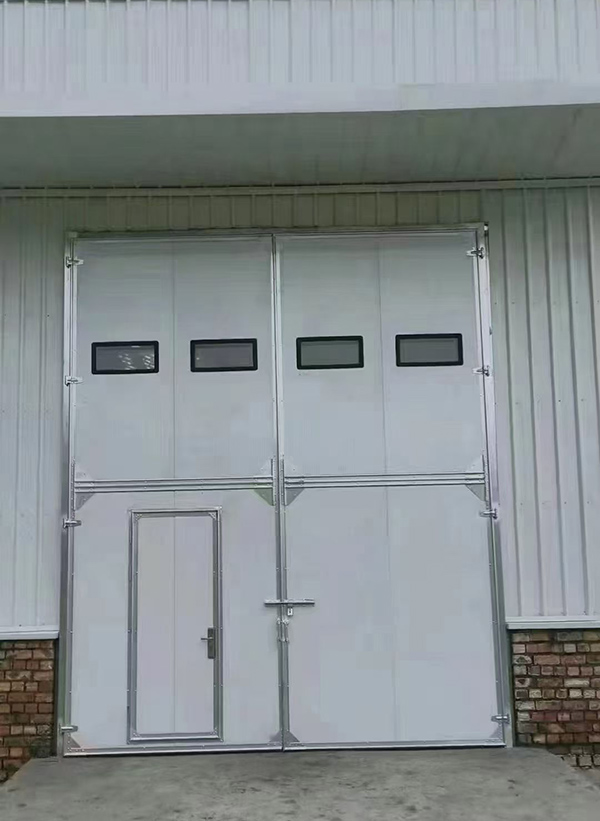 海北工业门在设备装配车间出入口的实施记录